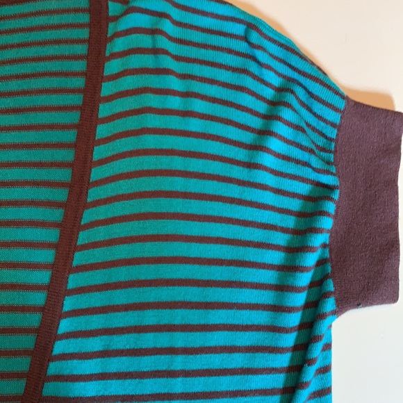 Deep V stripped T-Shirt - Picture 6 of 6